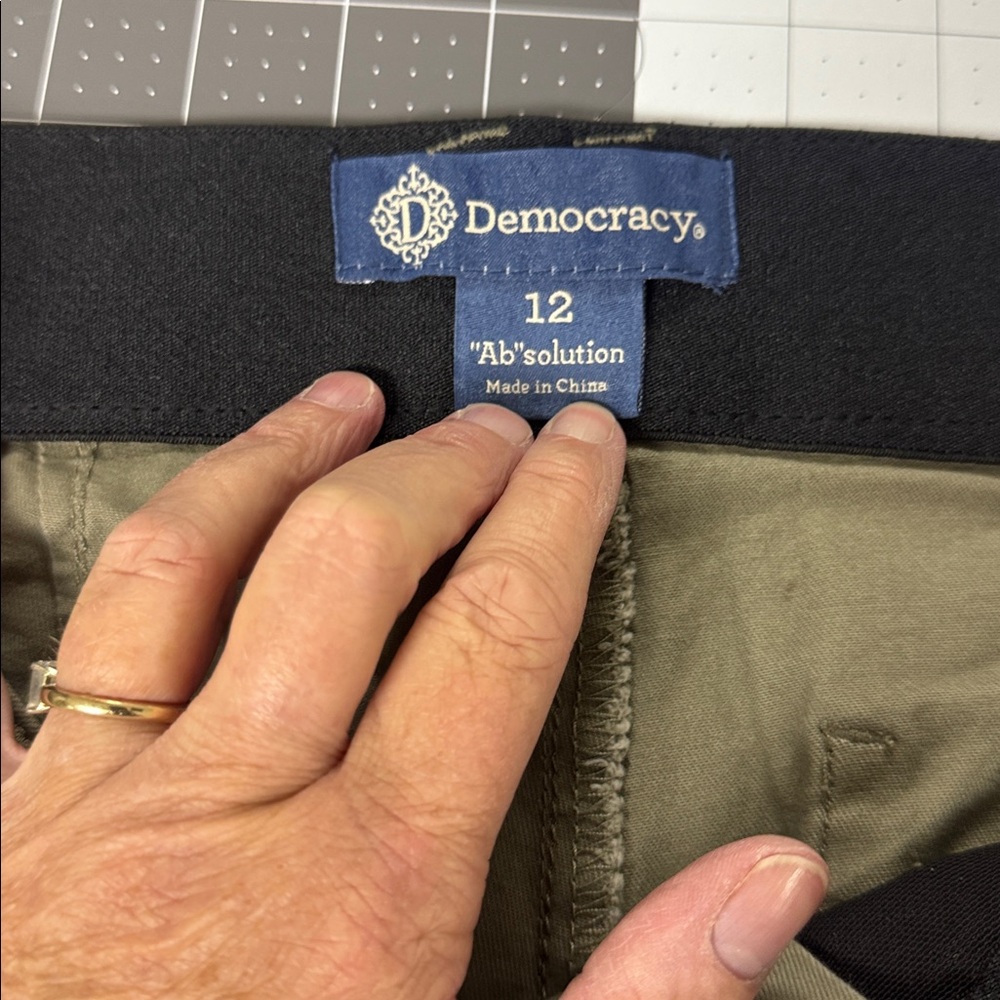Democracy Olive Cargo Pants - Picture 3 of 7